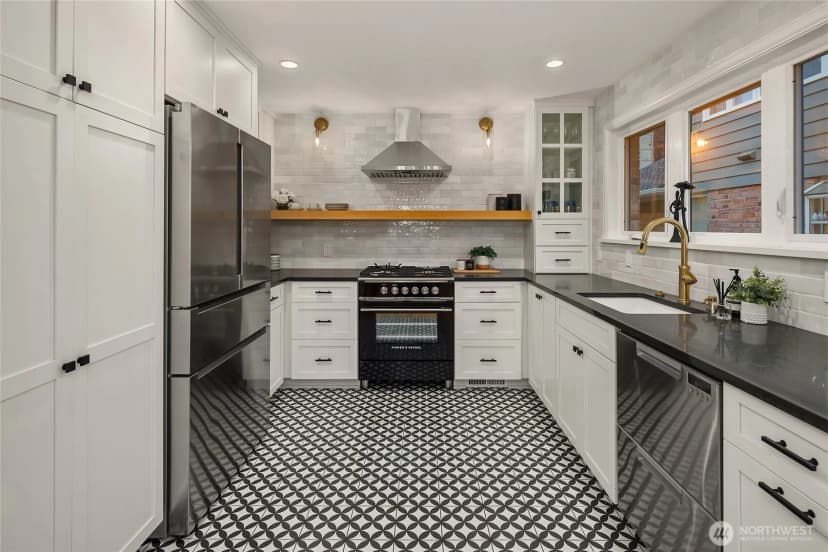 Property photo for 4706 48th Avenue Ne, Seattle photo 10