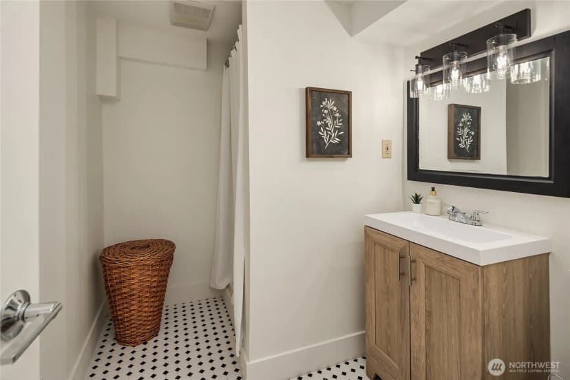 Property photo for 4706 48th Avenue Ne, Seattle photo 22