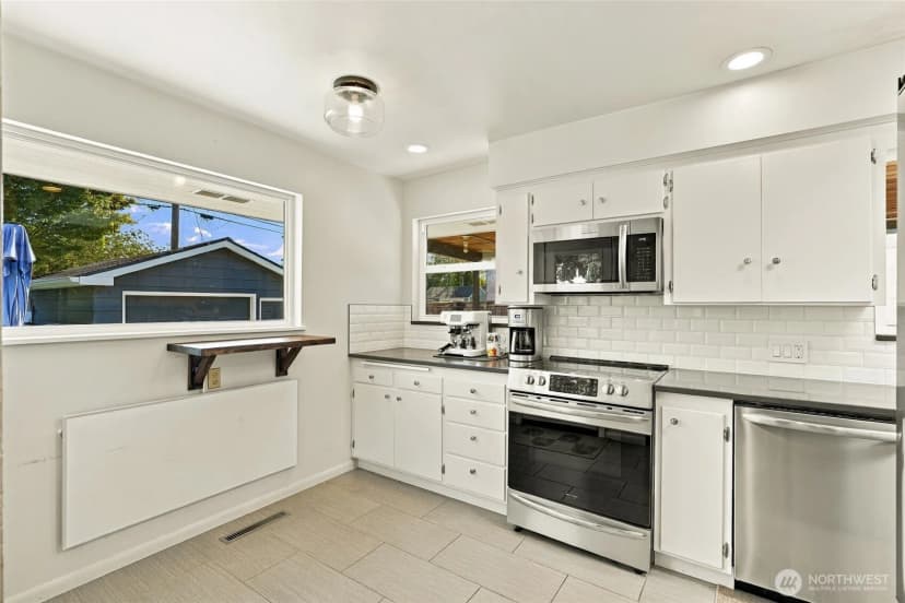 Property photo for 709 Colby Avenue, Everett photo 9
