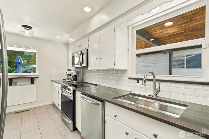 Property photo for 709 Colby Avenue, Everett photo 12