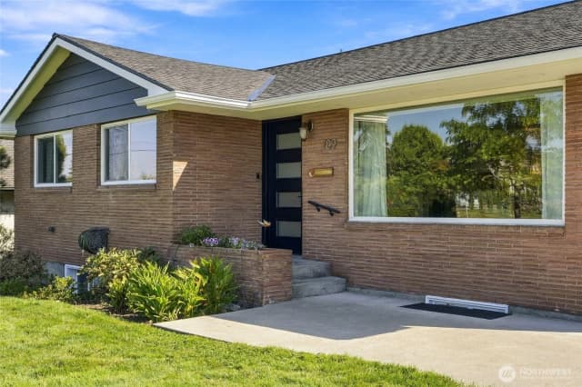 Property photo for 709 Colby Avenue, Everett photo 3