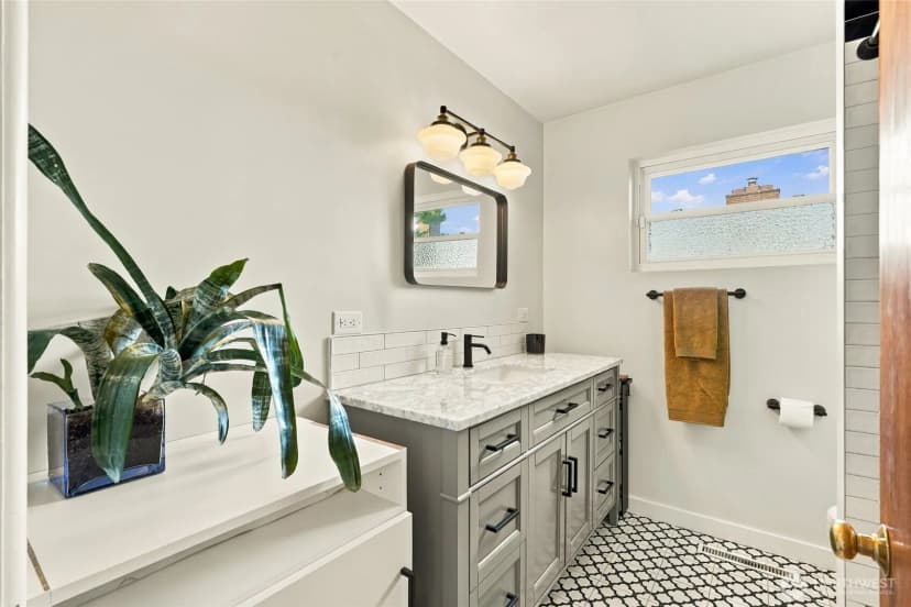 Property photo for 709 Colby Avenue, Everett photo 16