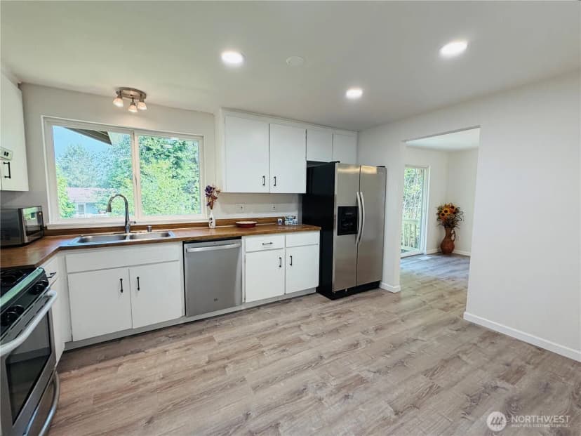 Property photo for 14618 Ne 178th Street, Woodinville photo 7