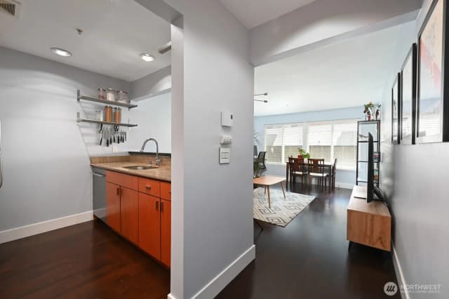 Property photo for 1711 E Olive Way #305, Seattle photo 4