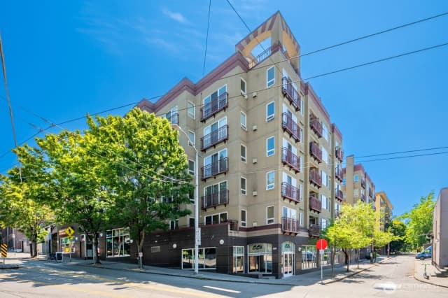 Property photo for 1711 E Olive Way #305, Seattle photo 2