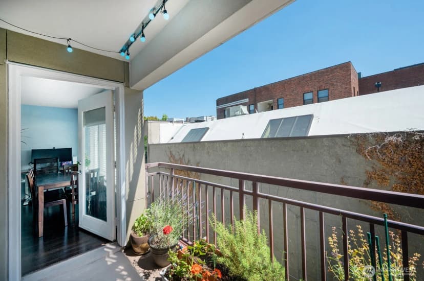 Property photo for 1711 E Olive Way #305, Seattle photo 22