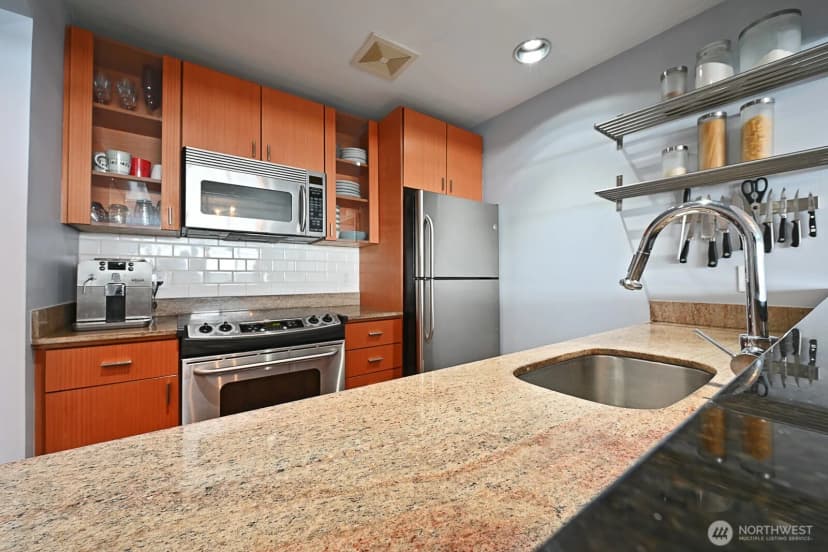 Property photo for 1711 E Olive Way #305, Seattle photo 8