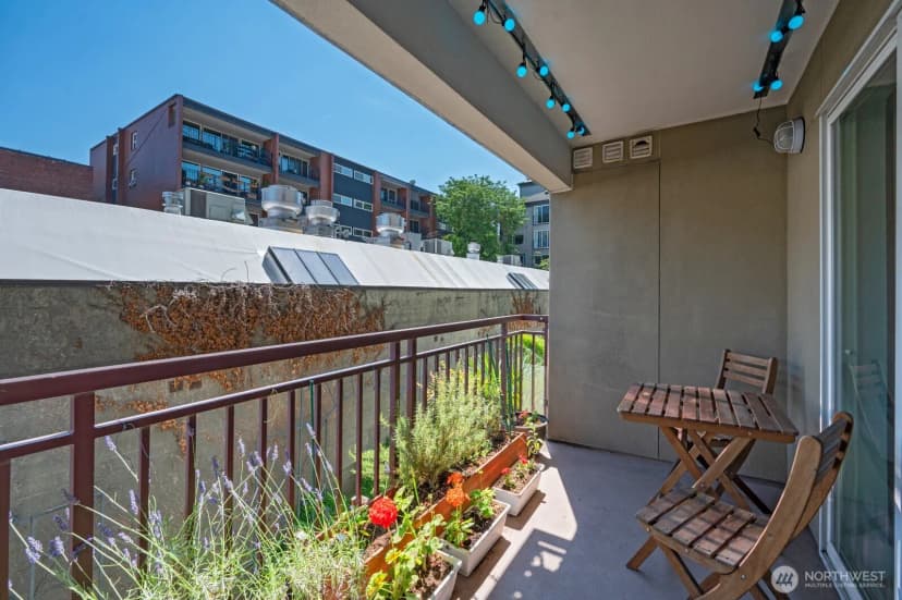 Property photo for 1711 E Olive Way #305, Seattle photo 23