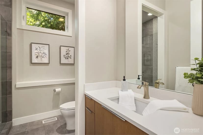 Property photo for 12409 68th Avenue Ne, Kirkland photo 14