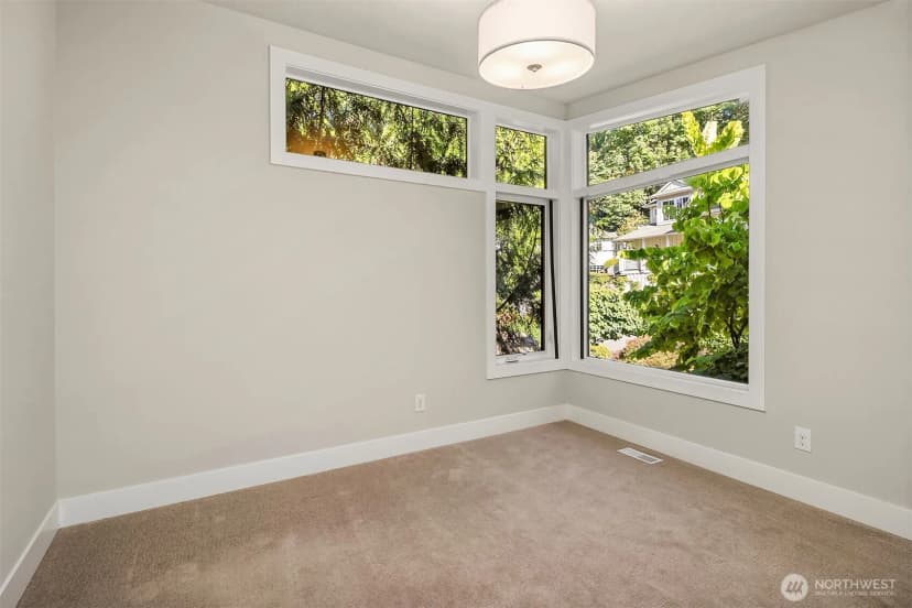 Property photo for 12409 68th Avenue Ne, Kirkland photo 23