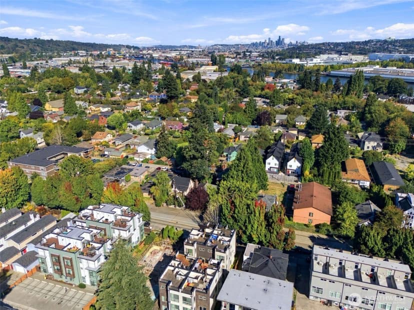 Property photo for 1039 S Cloverdale Street #a, Seattle photo 6