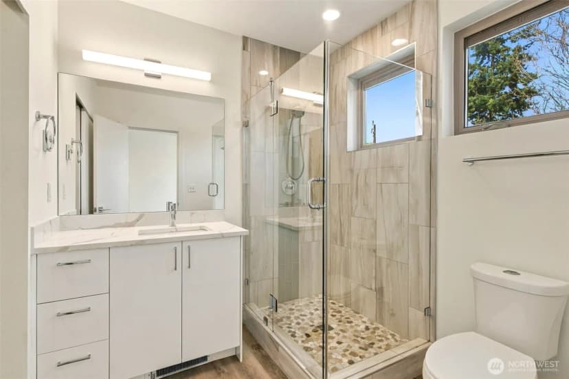 Property photo for 1039 S Cloverdale Street #a, Seattle photo 5