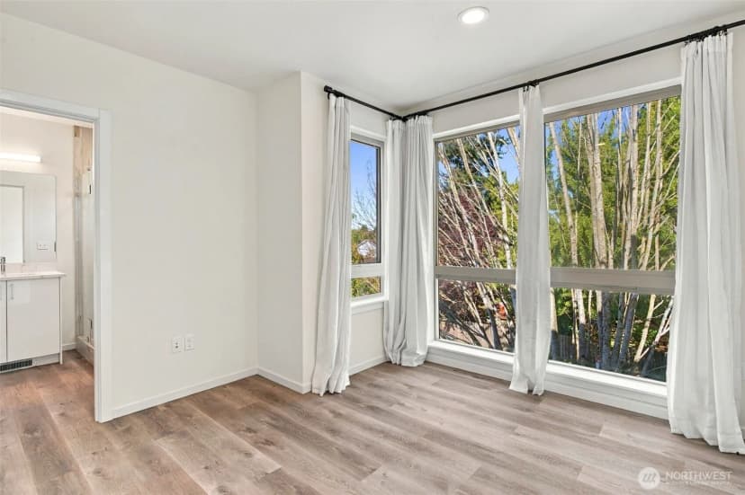 Property photo for 1039 S Cloverdale Street #a, Seattle photo 17