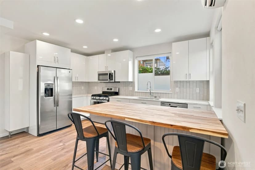 Property photo for 1039 S Cloverdale Street #a, Seattle photo 10