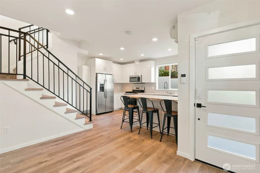 Property photo for 1039 S Cloverdale Street #a, Seattle photo 12