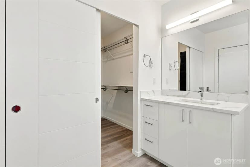 Property photo for 1039 S Cloverdale Street #a, Seattle photo 19