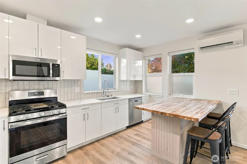 Property photo for 1039 S Cloverdale Street #a, Seattle photo 11