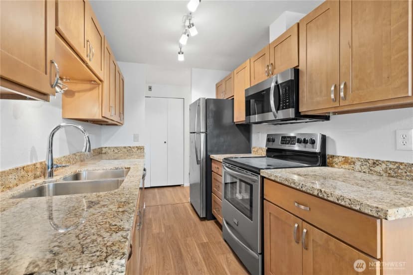 Property photo for 9255 Greenwood Avenue N #34, Seattle photo 13