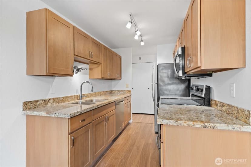 Property photo for 9255 Greenwood Avenue N #34, Seattle photo 11