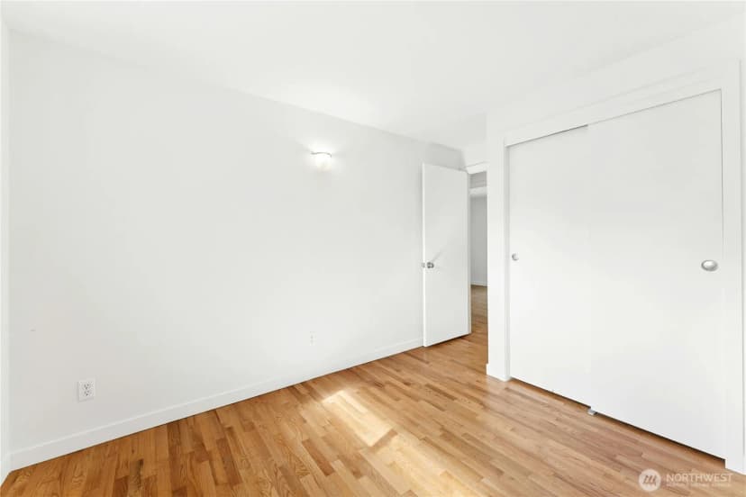 Property photo for 12220 Ne 73rd Street, Kirkland photo 11