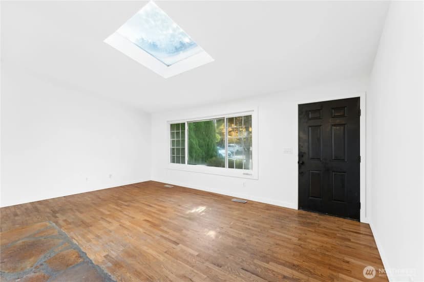 Property photo for 12220 Ne 73rd Street, Kirkland photo 2
