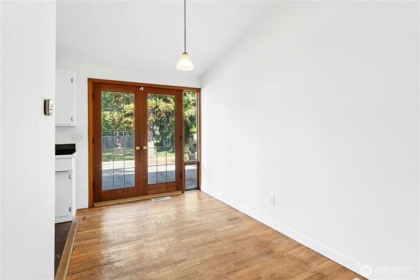 Property photo for 12220 Ne 73rd Street, Kirkland photo 6