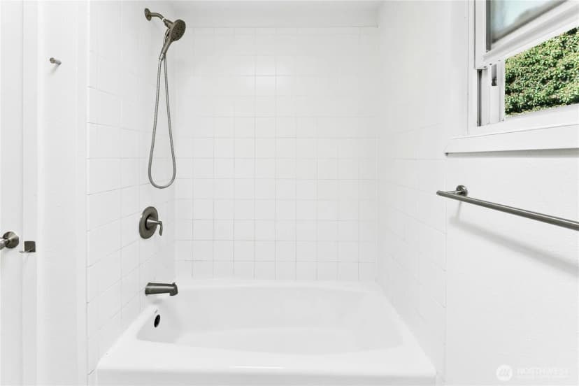 Property photo for 12220 Ne 73rd Street, Kirkland photo 17