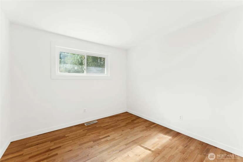 Property photo for 12220 Ne 73rd Street, Kirkland photo 12