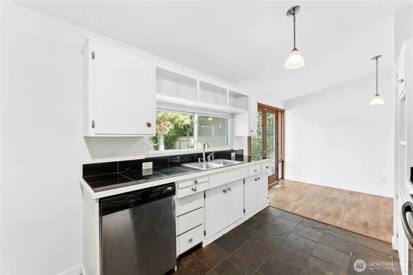 Property photo for 12220 Ne 73rd Street, Kirkland photo 9