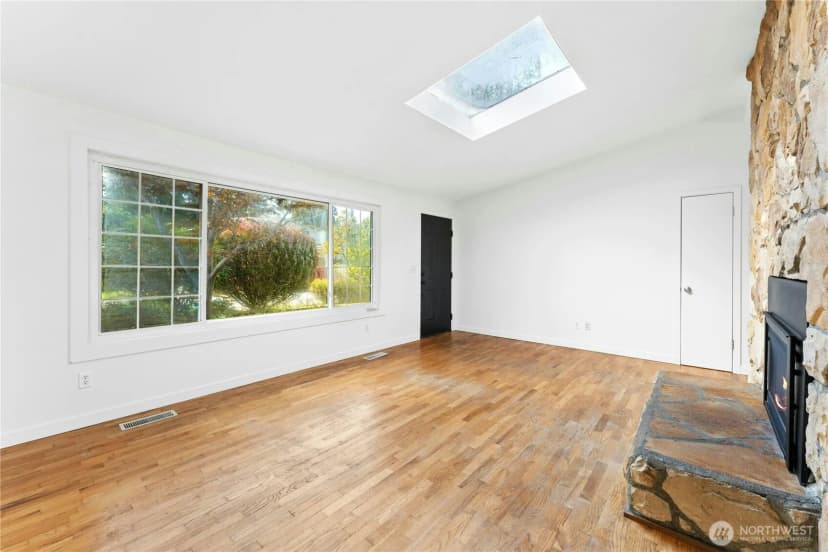 Property photo for 12220 Ne 73rd Street, Kirkland photo 4
