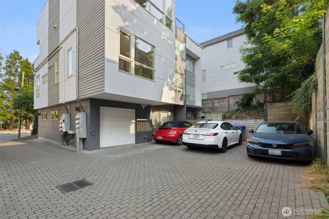 Property photo for 3817 Gilman Avenue W, Seattle photo 4