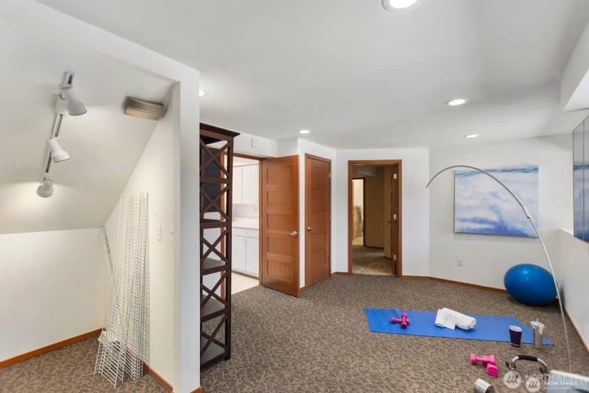 Property photo for 8618 Ne 143rd Street, Kirkland photo 25