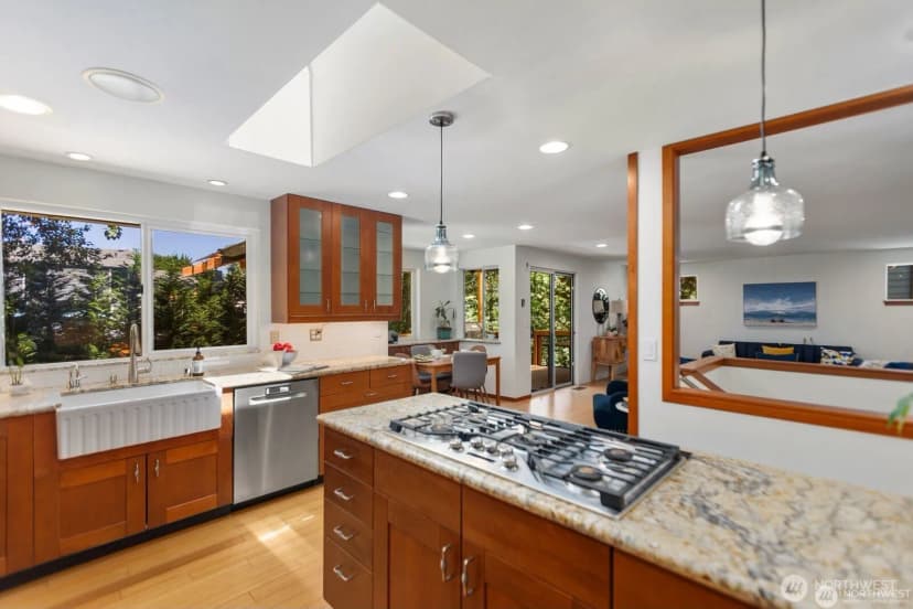Property photo for 8618 Ne 143rd Street, Kirkland photo 6