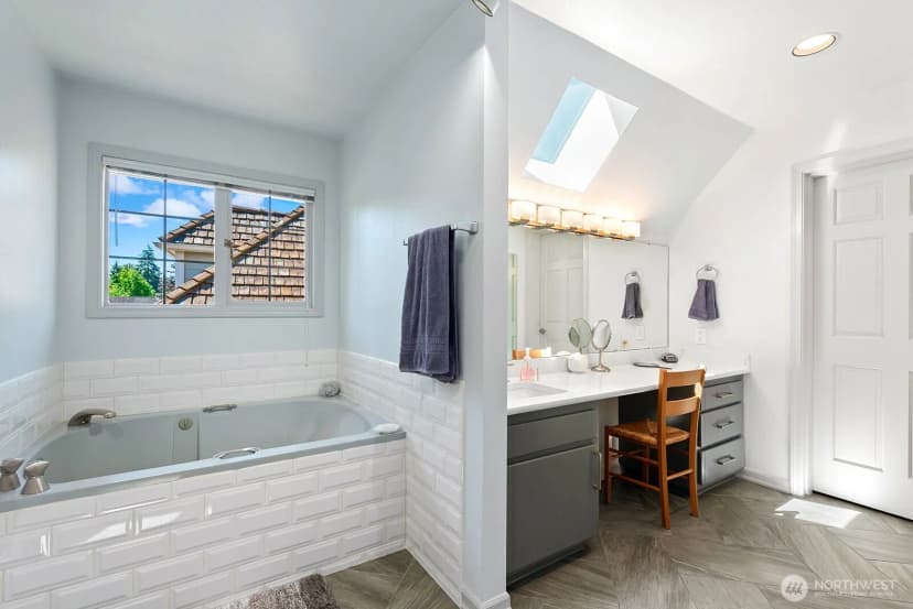 Property photo for 19004 64th Avenue Ne, Kenmore photo 23