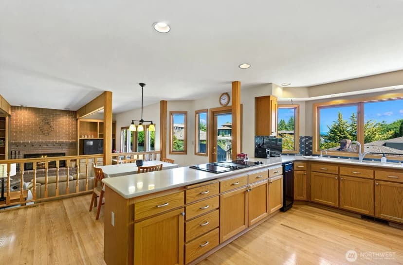 Property photo for 19004 64th Avenue Ne, Kenmore photo 8
