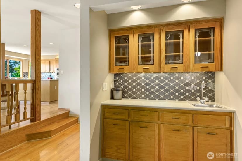 Property photo for 19004 64th Avenue Ne, Kenmore photo 10
