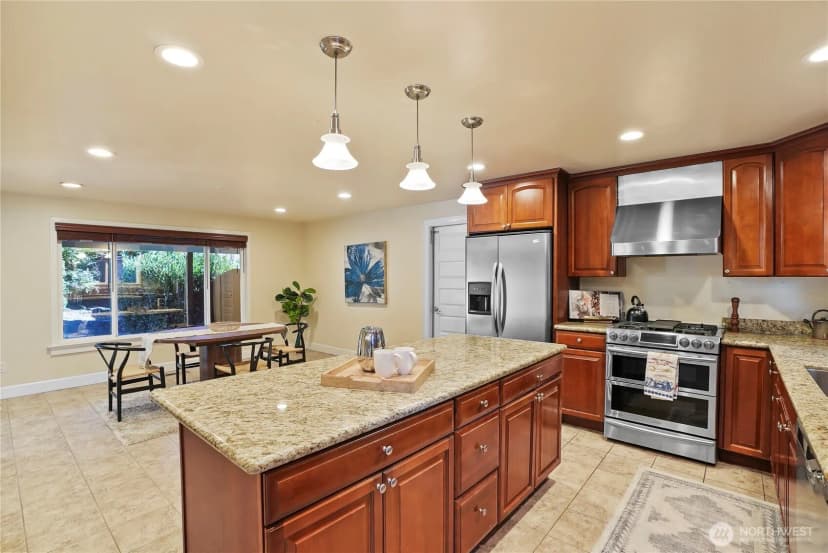 Property photo for 8003 Ne 203rd Street, Kenmore photo 22
