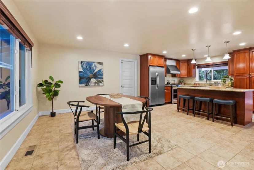 Property photo for 8003 Ne 203rd Street, Kenmore photo 6