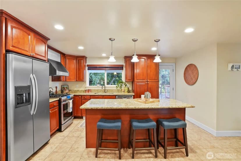Property photo for 8003 Ne 203rd Street, Kenmore photo 20
