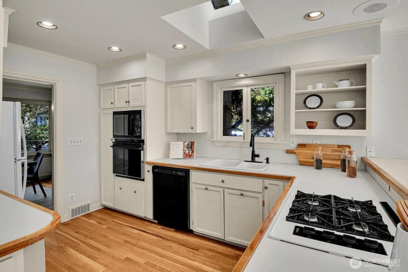Property photo for 622 22nd Avenue E, Seattle photo 9