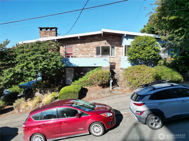 Property photo for 1001 1st Avenue N, Seattle photo 2