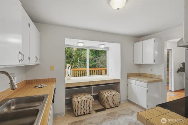 Property photo for 15627 Se 11th Street, Bellevue photo 4