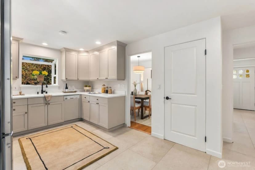 Property photo for 10515 12th Avenue Nw, Seattle photo 11