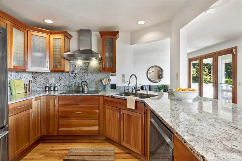 Property photo for 13025 42nd Avenue Ne, Seattle photo 12