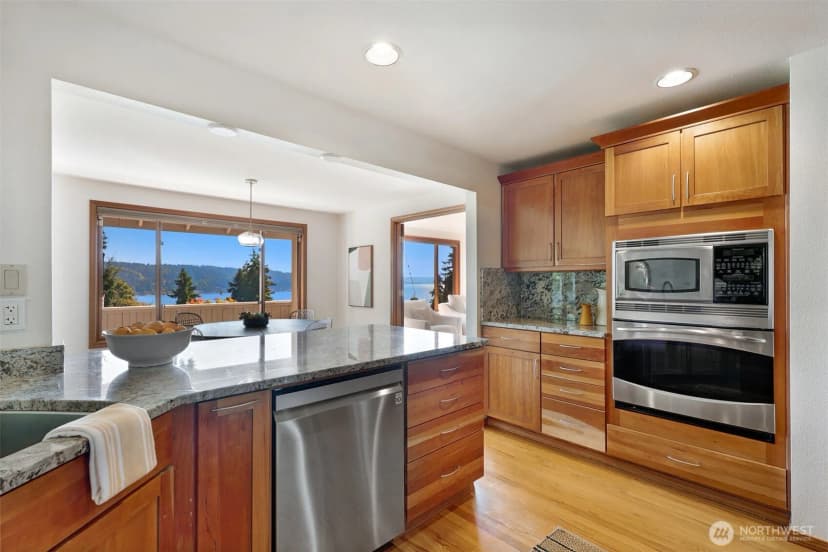 Property photo for 13025 42nd Avenue Ne, Seattle photo 11