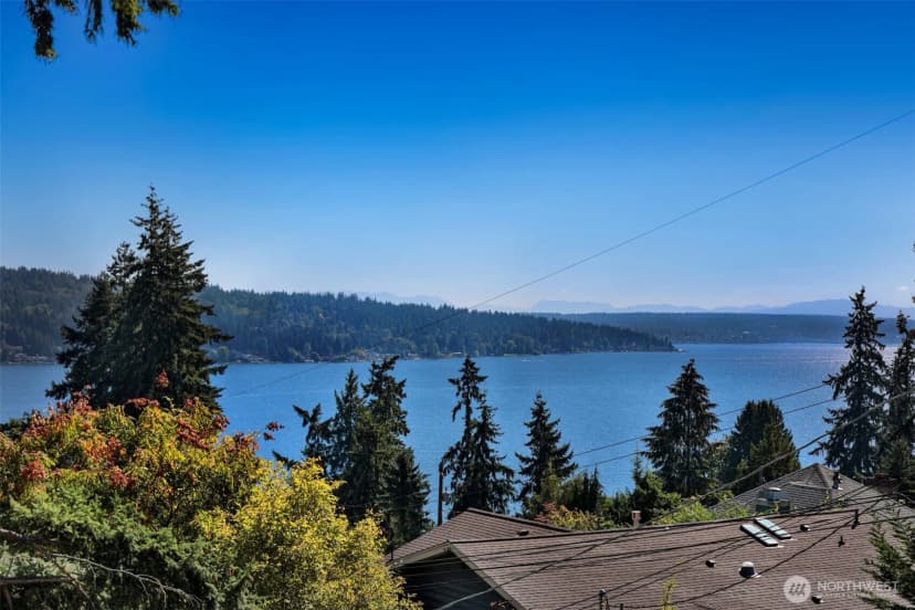 Property photo for 13025 42nd Avenue Ne, Seattle photo 33