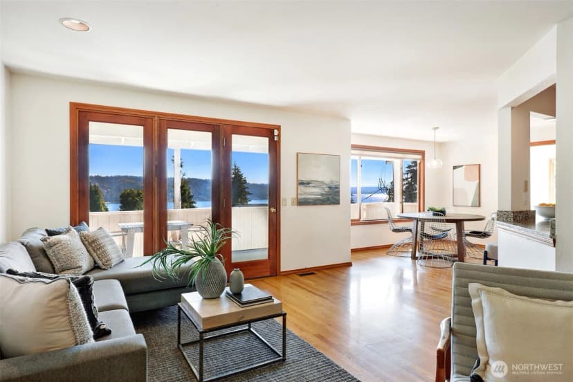 Property photo for 13025 42nd Avenue Ne, Seattle photo 5