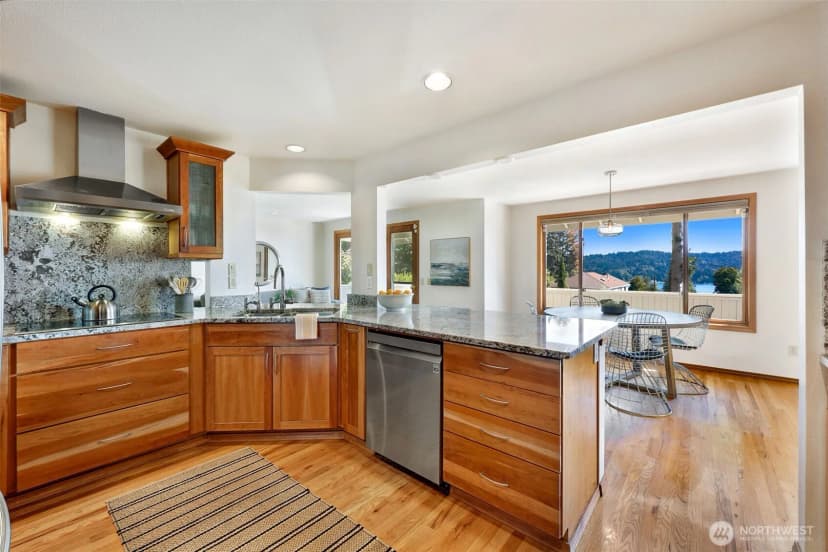 Property photo for 13025 42nd Avenue Ne, Seattle photo 10