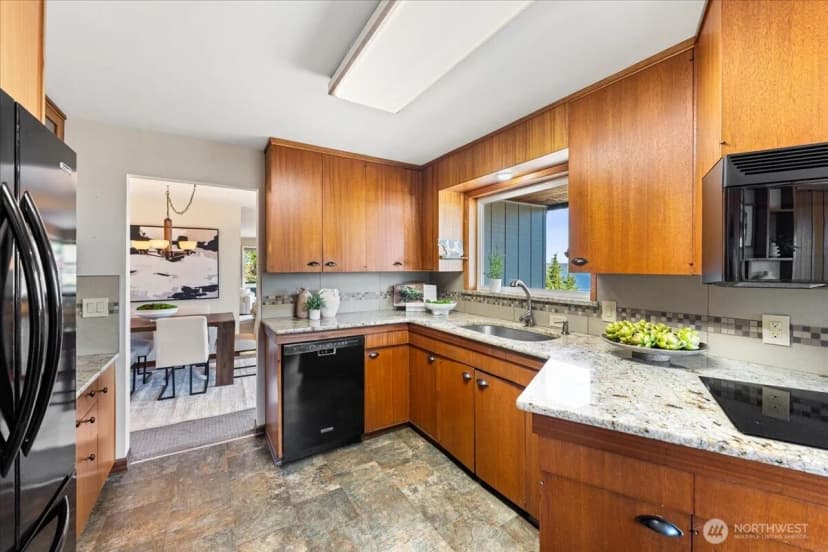 Property photo for 29860 Marine View Drive Sw, Federal Way photo 17