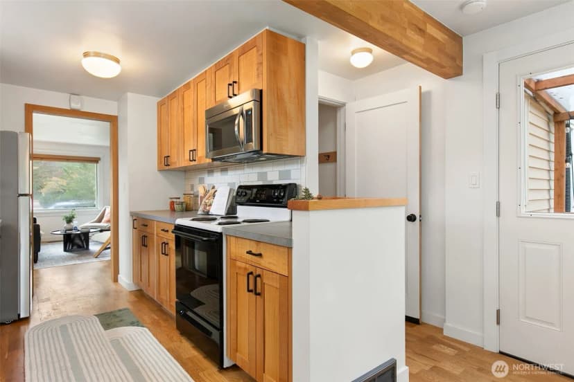 Property photo for 13424 2nd Avenue Sw, Burien photo 9
